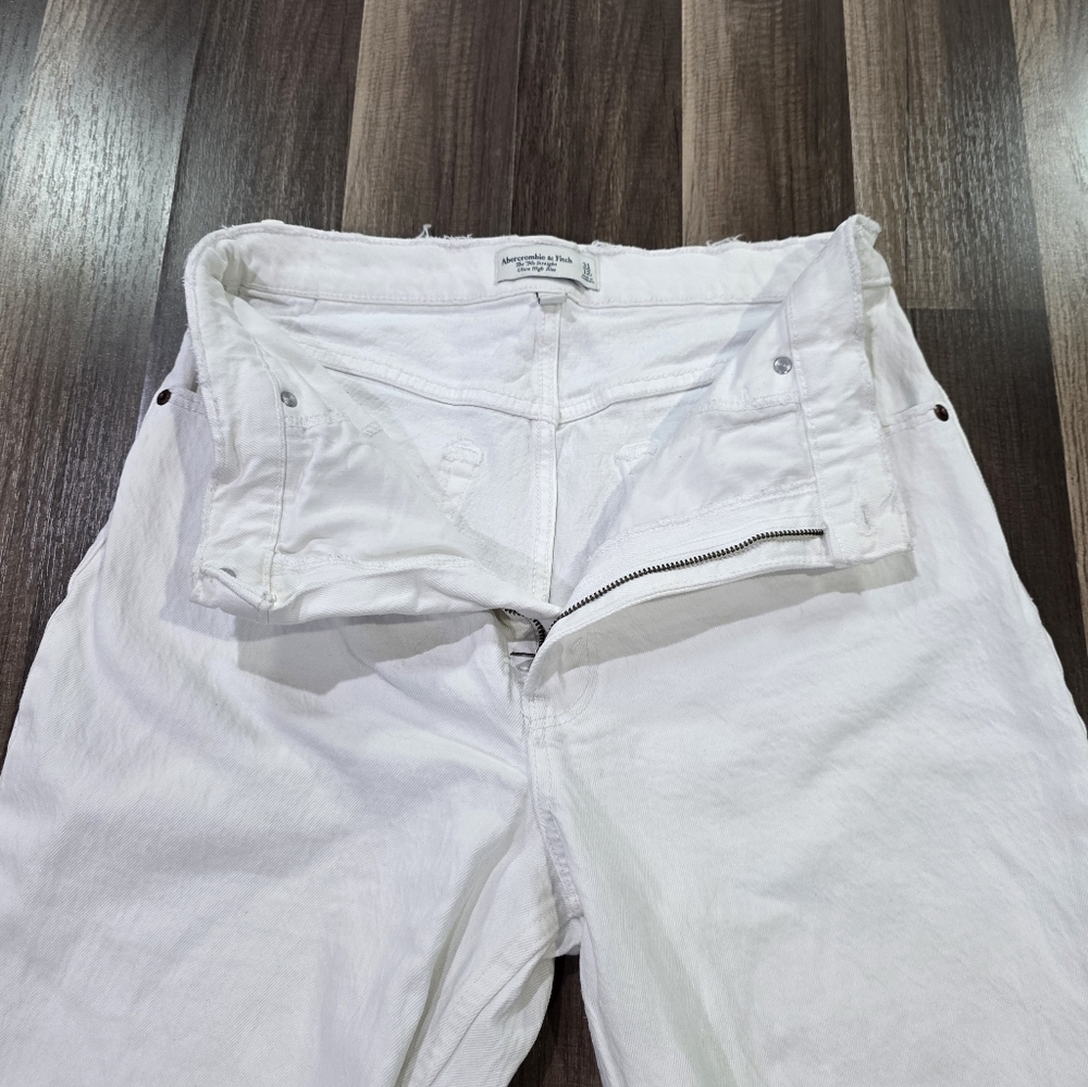 Abercrombie & Fitch The 90s Straight Ultra High Rise Curve Love White Denim Jean - Picture 7 of 12